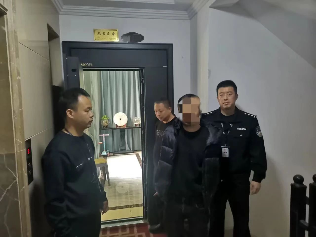 昂武镇全副伪装仍被识别！双龙公安成功抓获一名撬锁盗窃嫌疑人